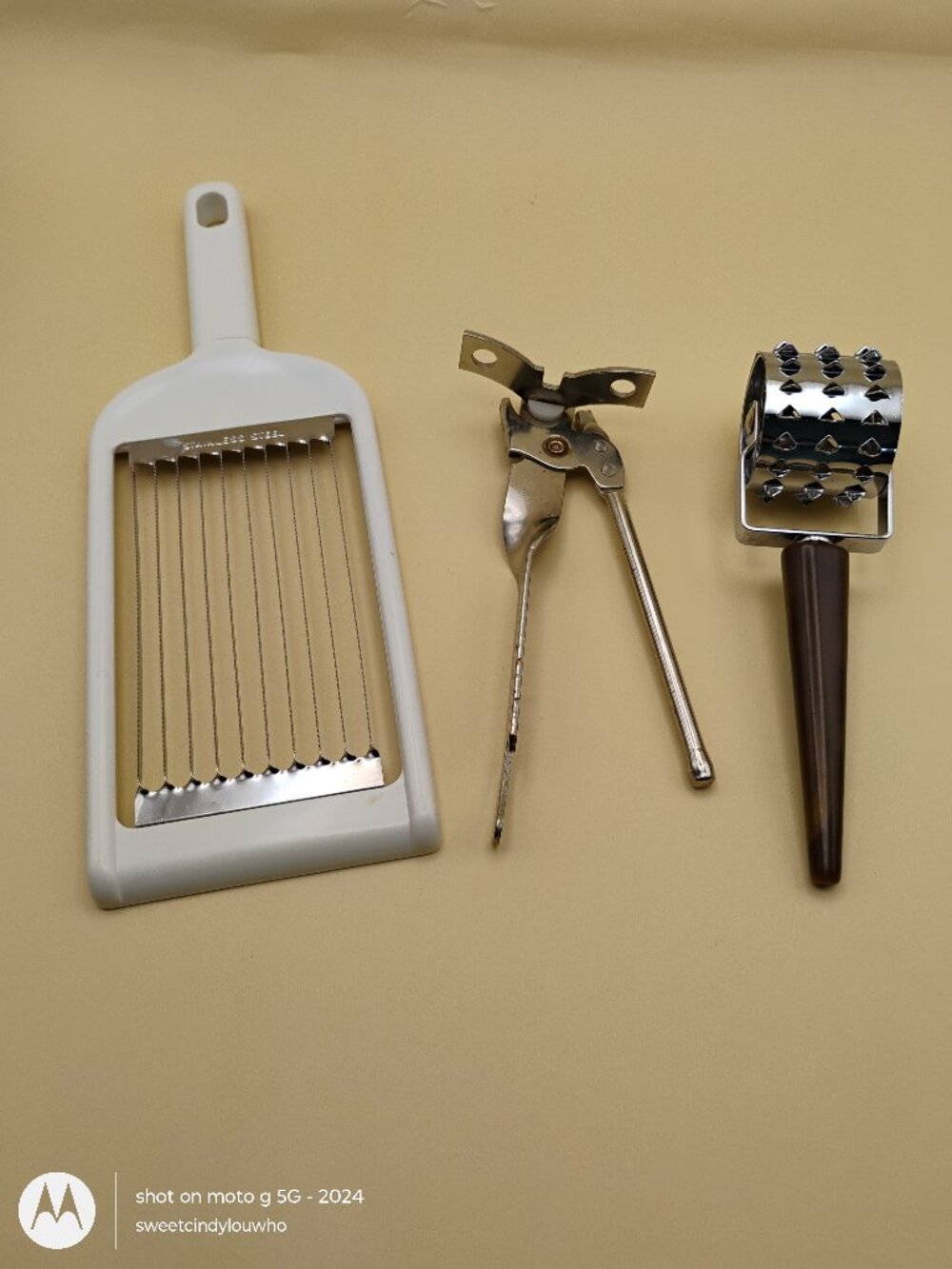 mixed lot of 3 vintage kitchen implements meat tenderizer slicer EKCO can opener